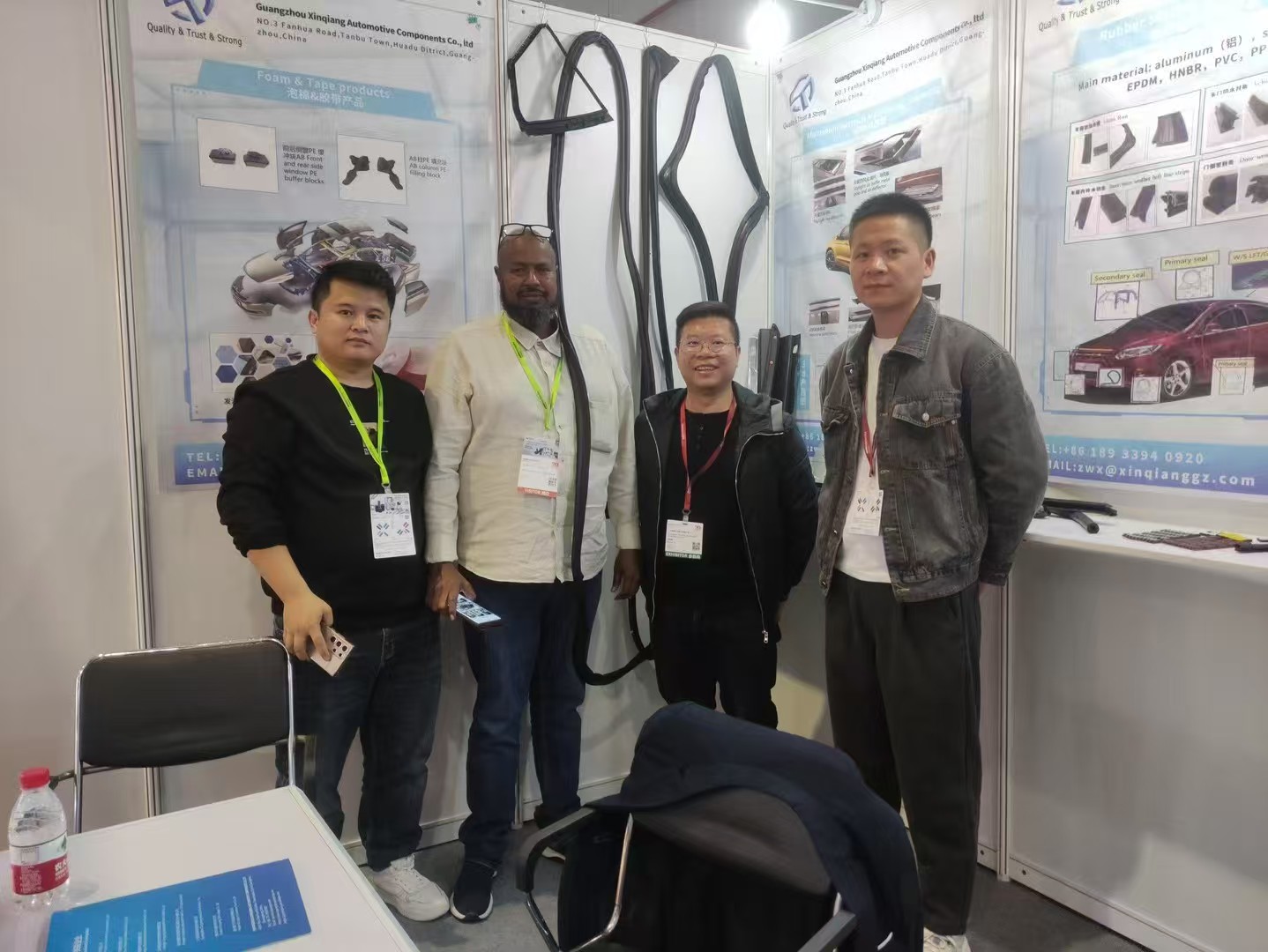 Xinqiang team with customers